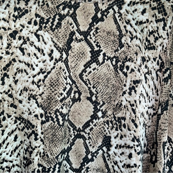 Oddy Oversized Snake Print Blouse - Picture 3 of 6